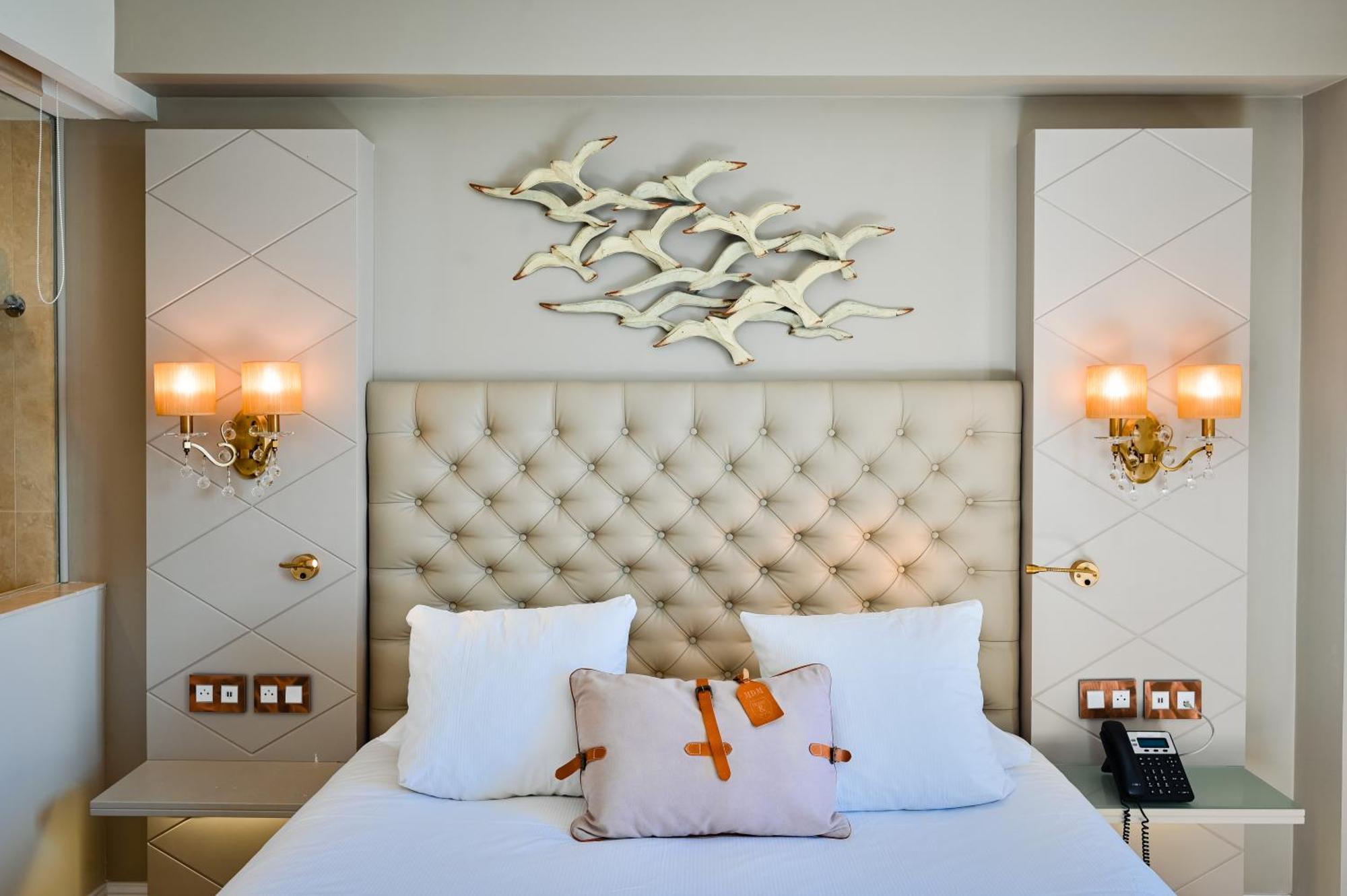แกรนด์ โฮเต็ล เดซาเบลต ปลาฌ - คูริโอ คอลเลคชั่น บาย ฮิลตัน Hotel ลาแซน-ซูร์-แมร์ ภายนอก รูปภาพ