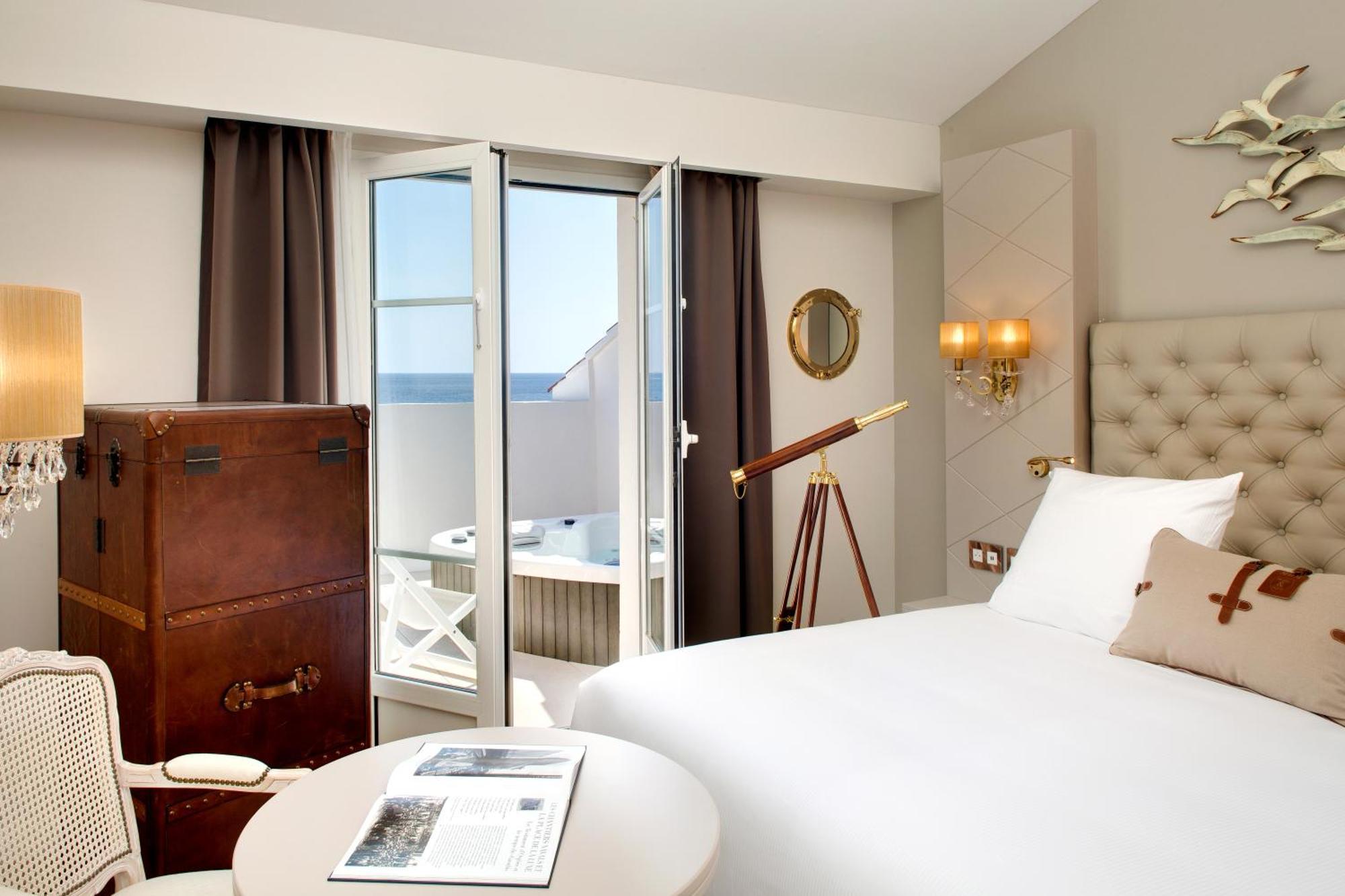 แกรนด์ โฮเต็ล เดซาเบลต ปลาฌ - คูริโอ คอลเลคชั่น บาย ฮิลตัน Hotel ลาแซน-ซูร์-แมร์ ภายนอก รูปภาพ
