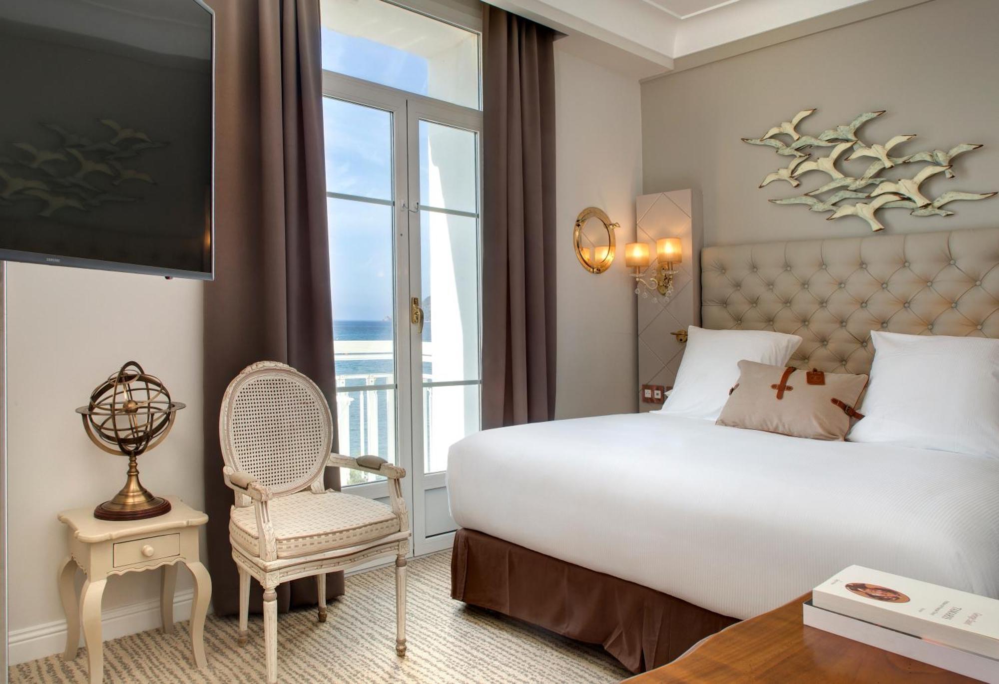 แกรนด์ โฮเต็ล เดซาเบลต ปลาฌ - คูริโอ คอลเลคชั่น บาย ฮิลตัน Hotel ลาแซน-ซูร์-แมร์ ภายนอก รูปภาพ