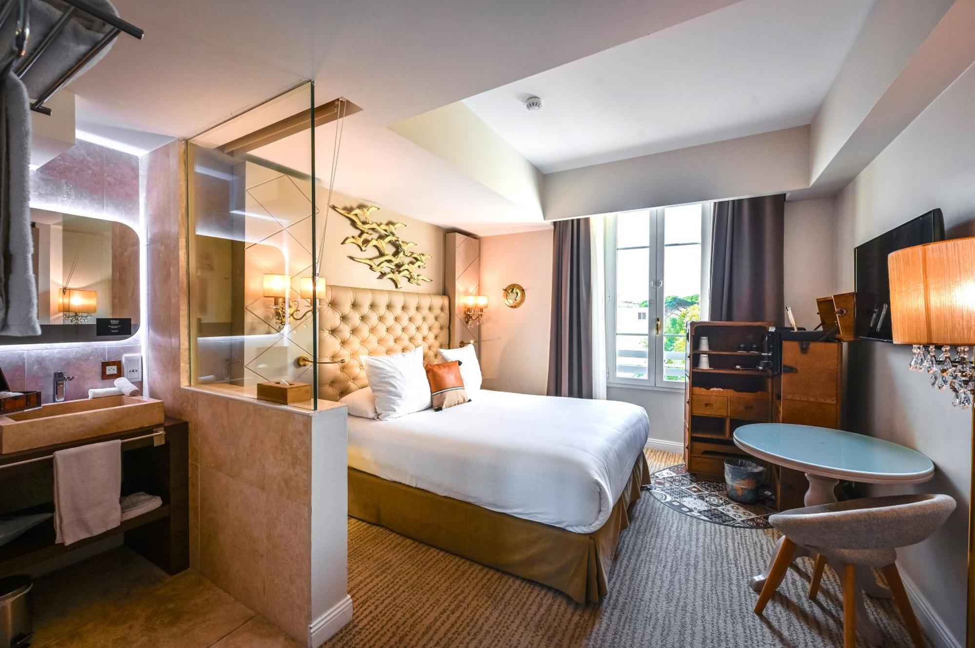 แกรนด์ โฮเต็ล เดซาเบลต ปลาฌ - คูริโอ คอลเลคชั่น บาย ฮิลตัน Hotel ลาแซน-ซูร์-แมร์ ภายนอก รูปภาพ