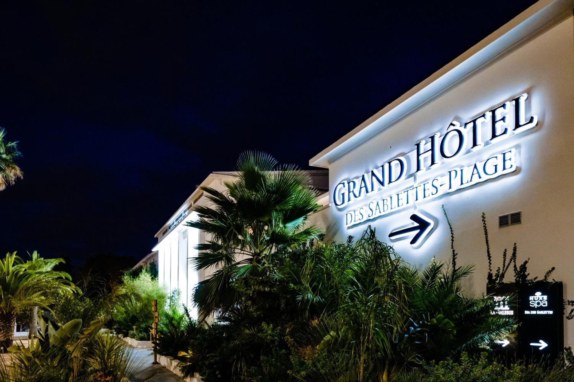 แกรนด์ โฮเต็ล เดซาเบลต ปลาฌ - คูริโอ คอลเลคชั่น บาย ฮิลตัน Hotel ลาแซน-ซูร์-แมร์ ภายนอก รูปภาพ